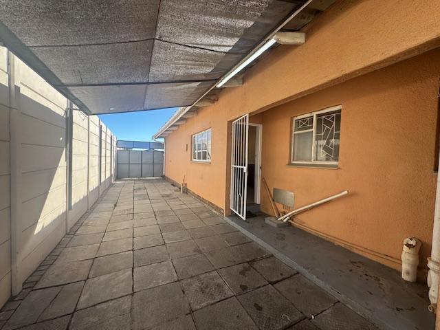 To Let 3 Bedroom Property for Rent in Bothasig Western Cape